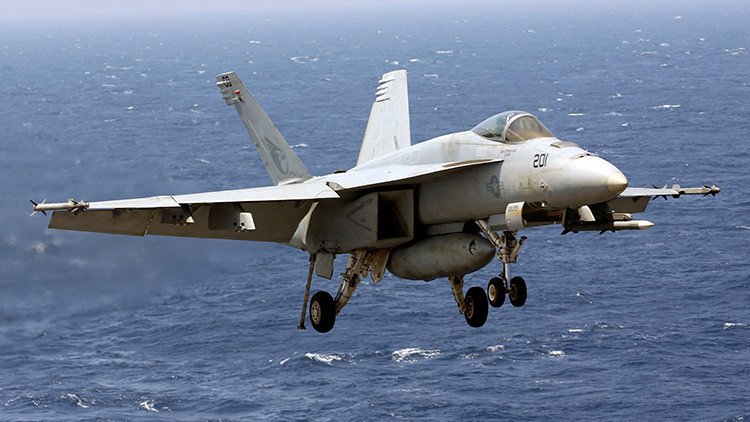 Un dron iraní impide el aterrizaje de un caza de la Marina de EE.UU. en el golfo Pérsico