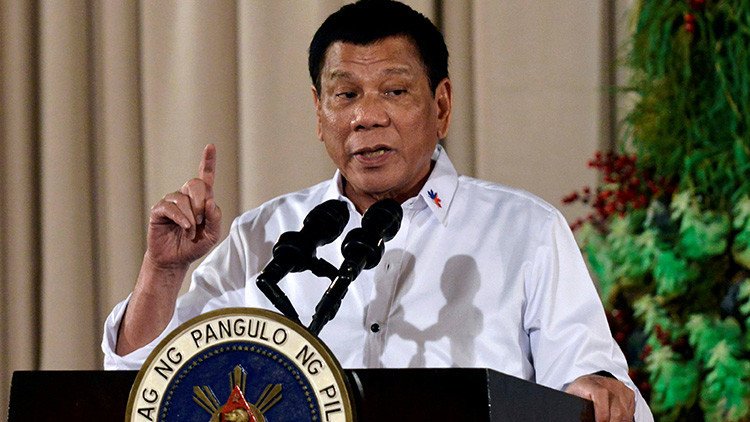"Tengo 12 aviones FA-50 ": Duterte amenaza con bombardear a políticos vinculados con el narcotráfico