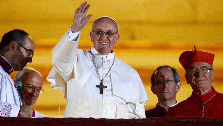 Polémica por una carta del Vaticano: ¿Felicitó el Papa a una pareja gay?