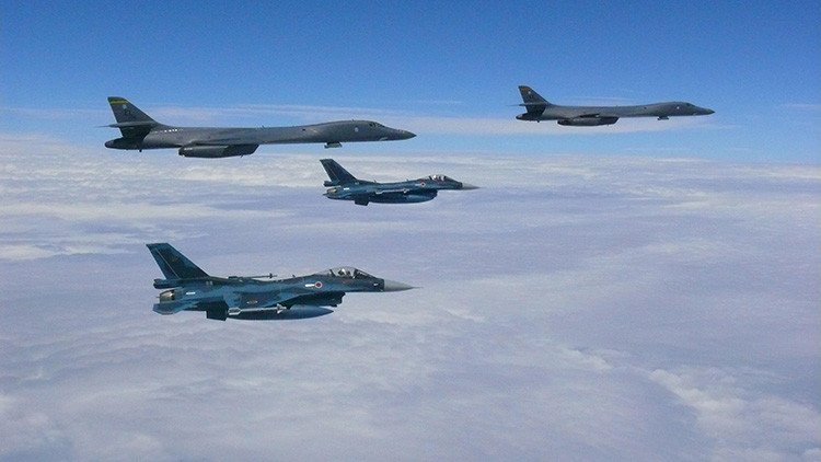 FOTOS: EE.UU. revela imágenes de sus aviones "prestos a luchar" contra Corea del Norte