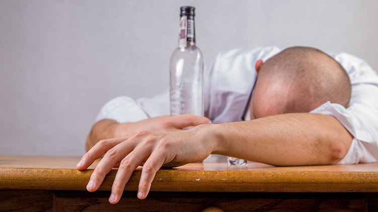 Resacas casi eternas: ¿Por qué con los años toleramos cada vez menos el consumo de alcohol?