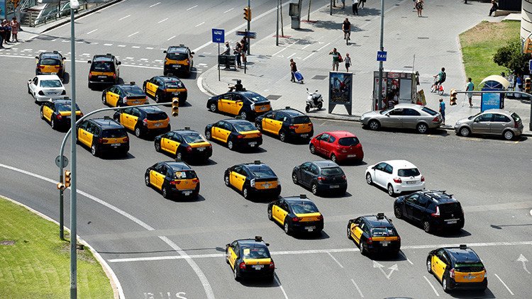 Situación "catastrófica": Se extiende en España la huelga del taxi contra Uber y Cabify 
