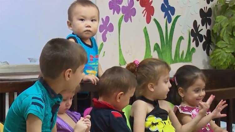RT ayuda a los niños rusos liberados del EI en Irak a encontrar a sus parientes