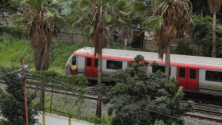 Explosión en un tren impone cese de operaciones en dos estaciones del Metro de Caracas