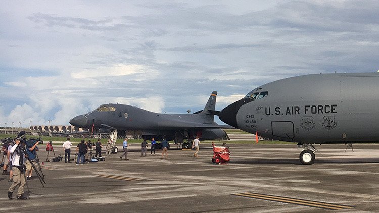 EE.UU. abre la base aérea de Guam a los periodistas en plena tensión con Pionyang (VIDEO)