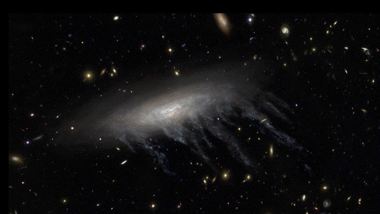 Así se 'alimentan' de las galaxias medusa los agujeros negros 