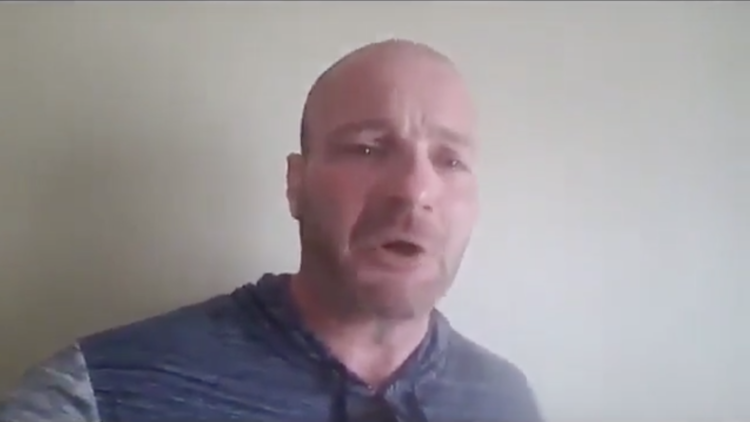VIDEO: Supremacista blanco que participó en protestas de Charlottesville suplica no ser arrestado