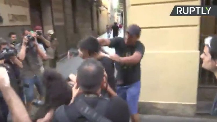 VIDEO: Ultraderechistas y antifascistas marchan en Barcelona tras atentados
