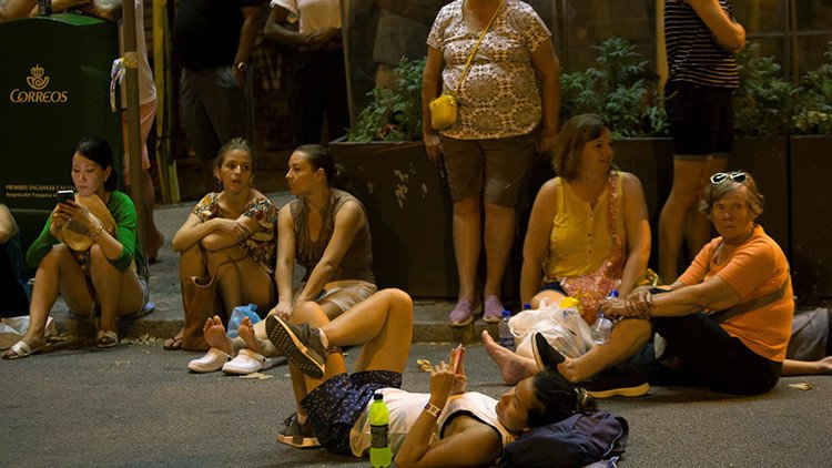"Preferimos grabar con un móvil y comprar antes que ayudar" a las víctimas del atentado en Barcelona