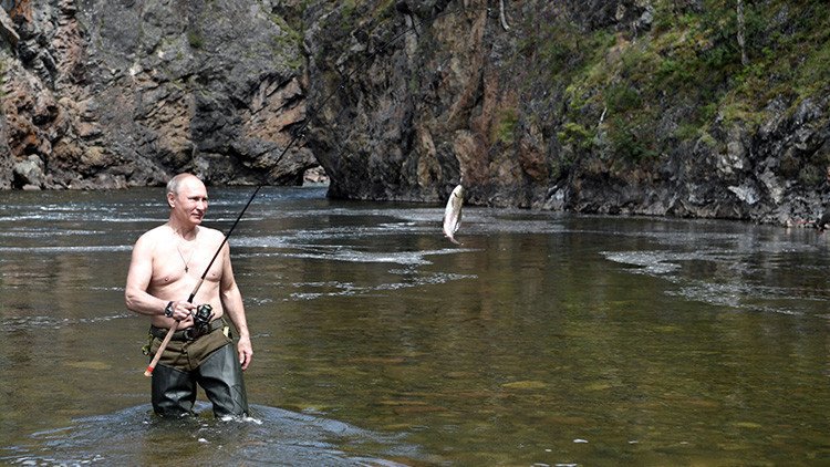 'Sin camiseta como Putin': nueva moda entre los hombres rusos (FOTOS)