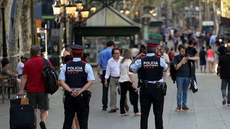 La Policía evacúa parte de la Rambla de Barcelona por un objeto sospechoso