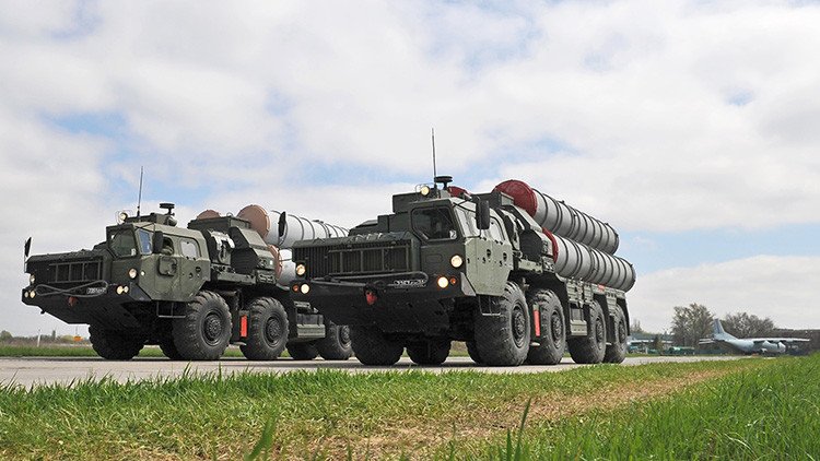 Turquía firma un contrato con Rusia para adquirir sistemas de misiles rusos S-400