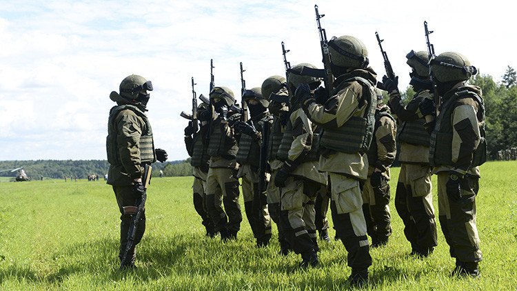 ¿Por qué no se utilizan extras de cine en los ejercicios militares rusos?