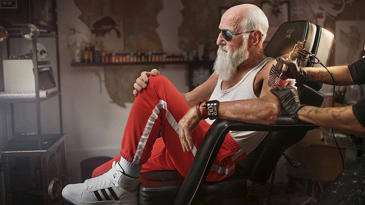 Así luce a sus 80 años este abuelo modelo que corre maratones y viste ropa estilosa