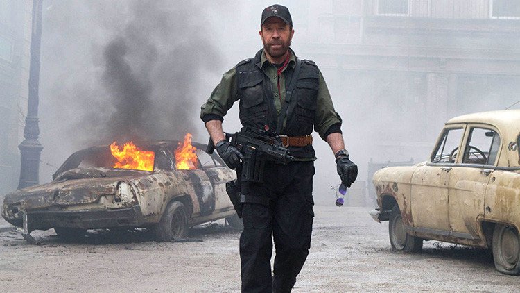 Las Vegas, helicóptero y una carrera loca: Chuck Norris sobrevive dos paros cardíacos en un solo día