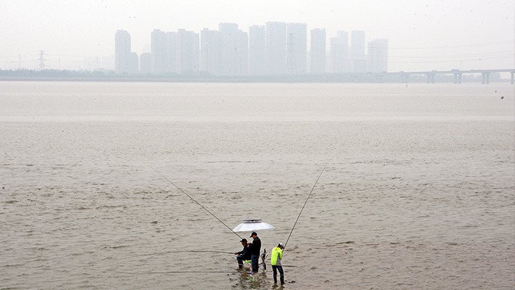 China pone en marcha un proyecto millonario para limpiar las aguas altamente contaminadas del país