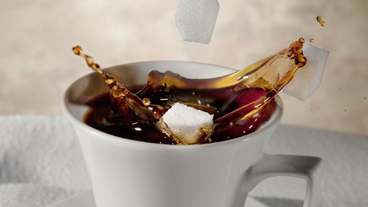 Revelan cómo se debe beber el café para reducir el consumo de azúcar