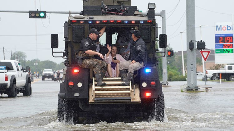 Un tuit viral permite rescatar a los ancianos de una residencia inundada en Texas