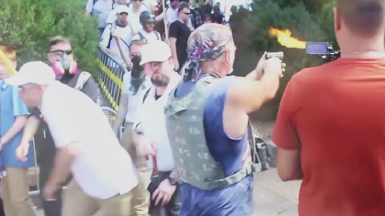 VIDEO: Capturan el momento en que un supremacista blanco dispara a manifestantes en Charlottesville