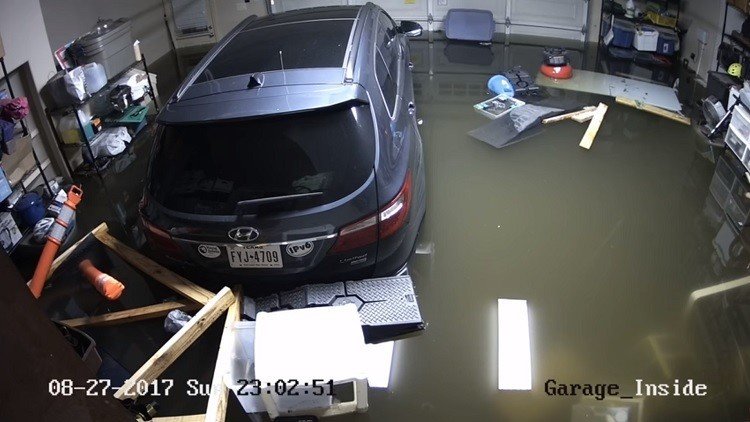 Harvey: un estadounidense muestra cómo se inunda en pocos minutos su garaje (VIDEO)