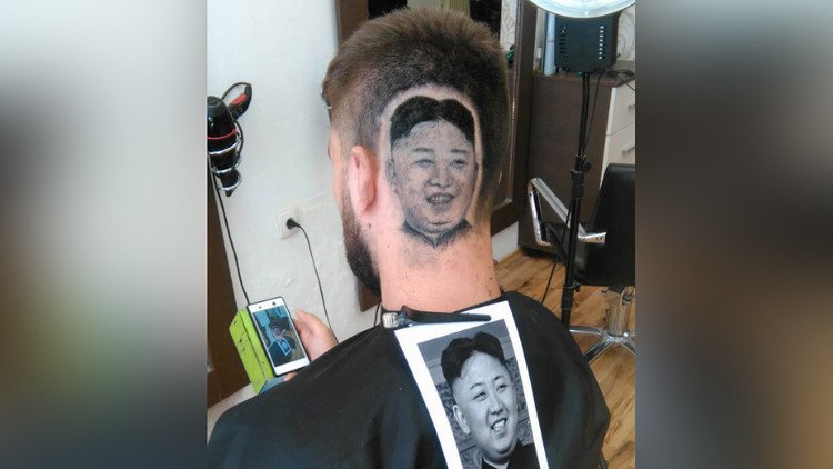VIDEO: Este barbero rasura el retrato de Kim Jong-un en el cuero cabelludo de su cliente