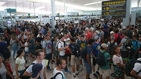 Colas en el aeropuerto de Barcelona por una huelga de personal (fotos, video)