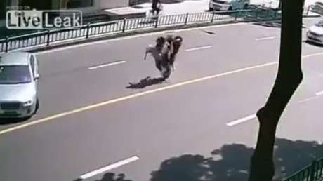 Una moto que se rebela contra su dueño 