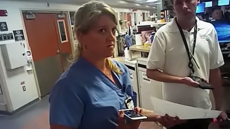 Arrestan a una enfermera a la fuerza por negarse a sacar sangre a un paciente inconsciente (VIDEO)