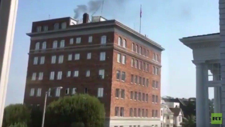 Así se ve desde Moscú la 'fumarola' sobre el consulado ruso en San Francisco (VIDEO)
