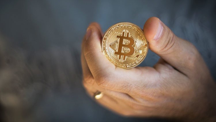 El bitcóin se sube al escalón de los 5.000 dólares por vez primera