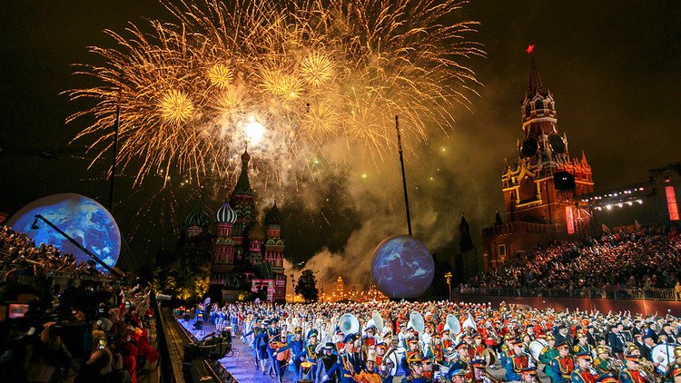 Por todo lo alto: Clausura del festival de bandas militares Torre Spásskaya en 14 majestuosas fotos