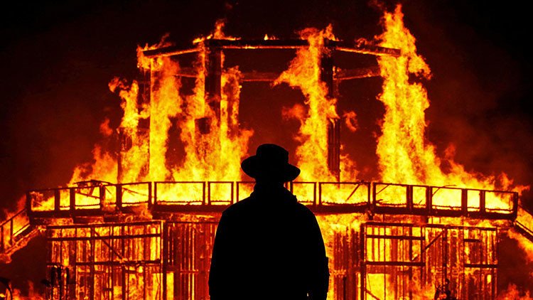 'Burning Man': El desierto de EE.UU. acoge uno de los festivales más raros (y más fogosos) del mundo