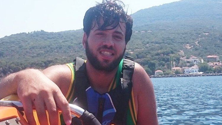 La increíble odisea de Omar, el refugiado sirio que llegó nadando de Turquía a Grecia