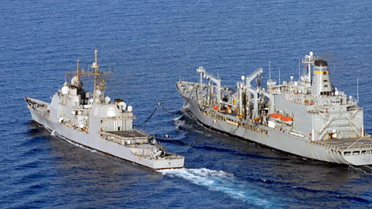 Bote de la Marina británica persigue a una embarcación de la Policía española en aguas de Gibraltar