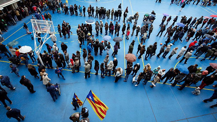 El Gobierno de Cataluña obliga a los ayuntamientos a ceder sus espacios para celebrar el referéndum