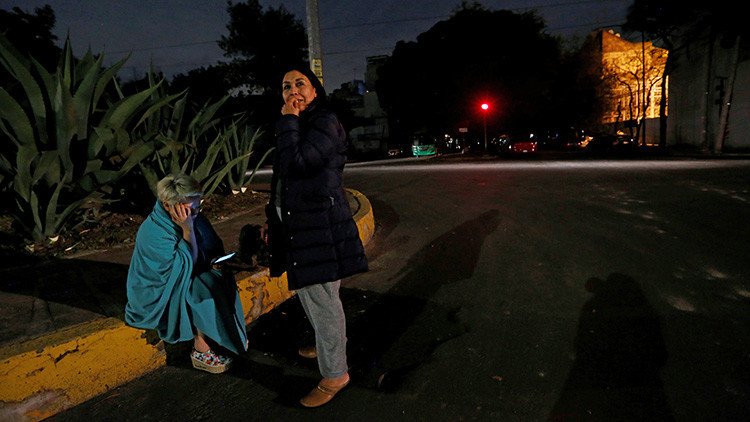 "La gente sale corriendo de sus hogares": Mexicanos cuentan cómo fue el fuerte sismo de magnitud 8,2