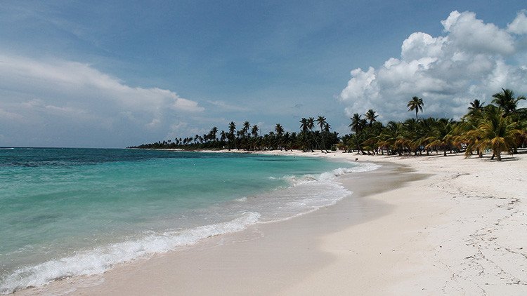 VIDEO: Turistas se bañan en una playa de República Dominicana a pesar de alertas por el huracán Irma