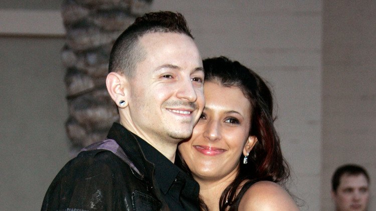 La viuda del cantante de Linkin Park revela una de las últimas fotos con su esposo