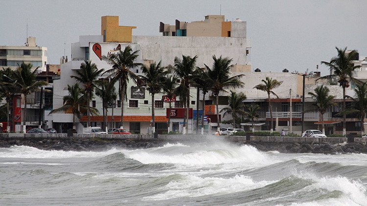 Alerta roja en Veracruz y Puebla por el huracán Katia