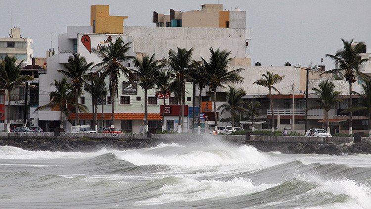México reporta dos víctimas mortales por el huracán Katia
