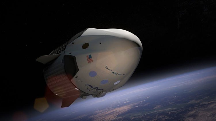 FOTO: Elon Musk muestra su nuevo traje espacial en su totalidad