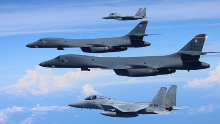 Japón y EE.UU. efectúan maniobras aéreas conjuntas sobre el mar de la China Oriental