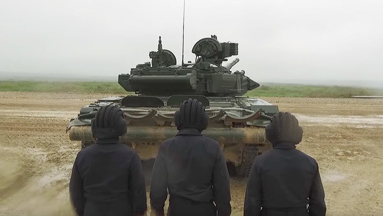 VIDEO: Así se siente dar un paseo en el potente tanque ruso T-90