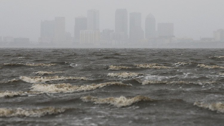 VIDEO: Los vientos del huracán Irma alejan el agua de la costa en Florida