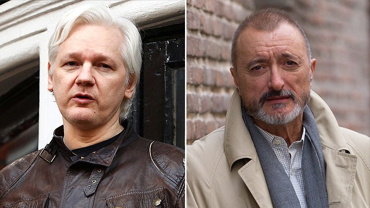 "Es usted un perfecto idiota": Pérez-Reverte arremete contra Assange por un tuit sobre Cataluña