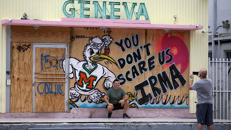 "Nadie nos saca de nuestra casa": Miles de estadounidenses 'ahuyentan' a Irma con armas de fuego