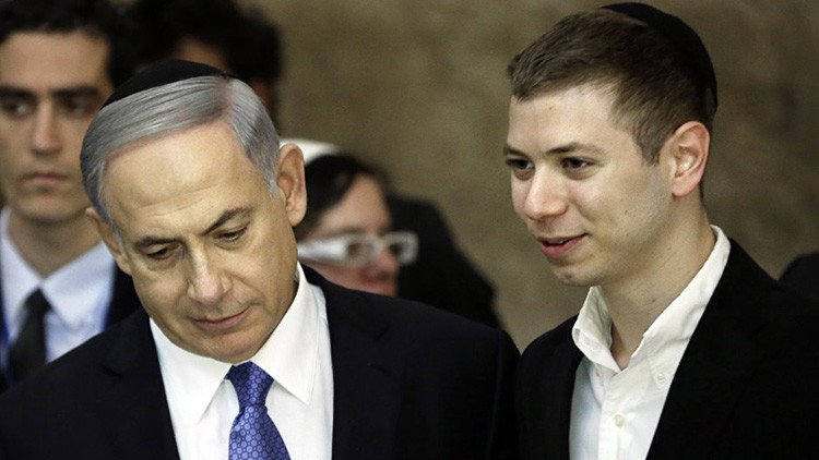 El hijo de Netanyahu recibe duras críticas por compartir una caricatura antisemita en Facebook