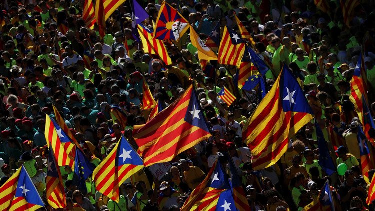 Miles de personas se manifiestan en Cataluña para celebrar la Diada más independentista (FOTOS)