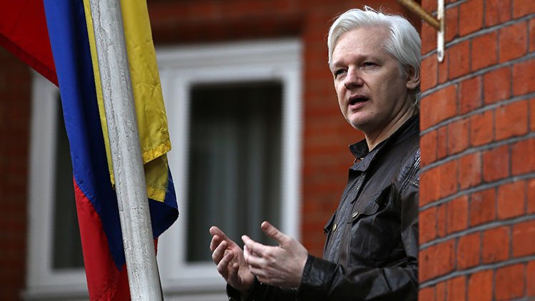 Assange pronostica para el 1-O el nacimiento de Cataluña como país o una guerra civil