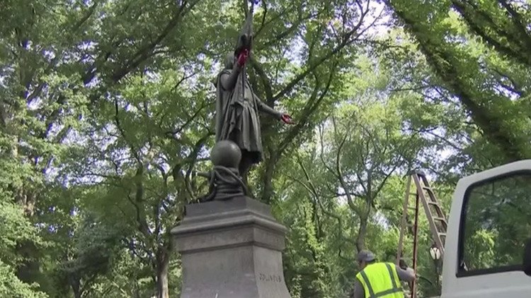Vandalizan una estatua de Cristobal Colón en Nueva York con un enigmático mensaje 